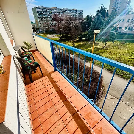 Sunny Vojenska - Old Town Appartement