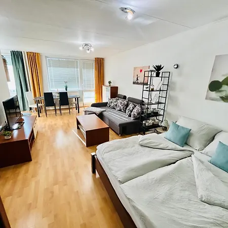 Sunny Vojenska - Old Town Apartment Kosice