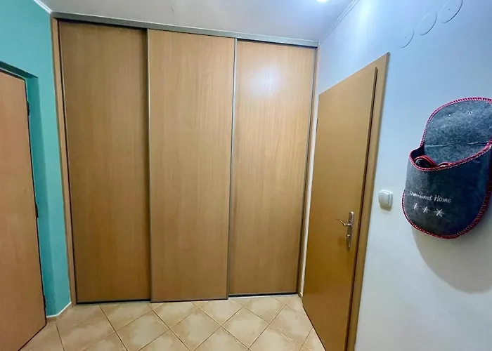 Sunny Vojenska - Old Town