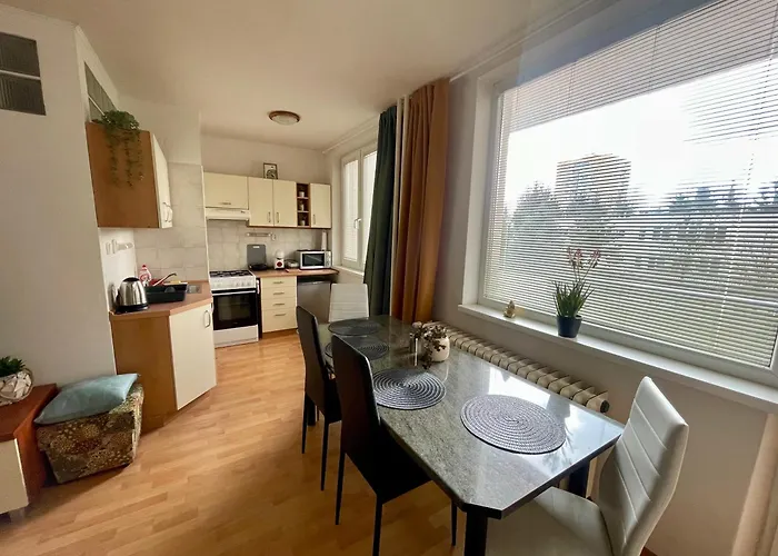 Sunny Vojenska - Old Town Apartmán *